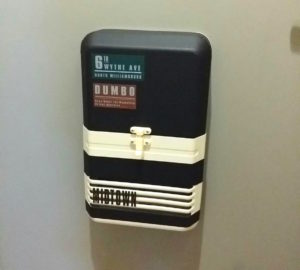 玄関ポストにマスキングテープを貼ってリメイク