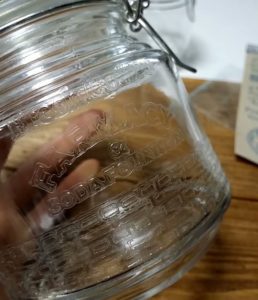 エンボス加工でデコった100均の瓶