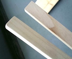 紙やすりで整えた100均の木材