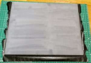 無印良品の収納ケースに貼ったマスキングテープをカット