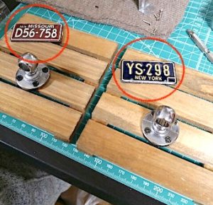 セリアのナンバープレートの貼り付け