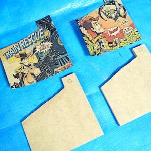 手作りしたデコパージュシートをカットする