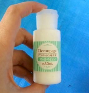 100均のデコパージュ液