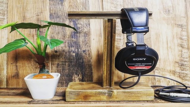 100均DIYで作った木製のヘッドホンスタンド